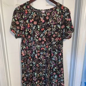 Lularoe Carly Floral w/Black Background Small